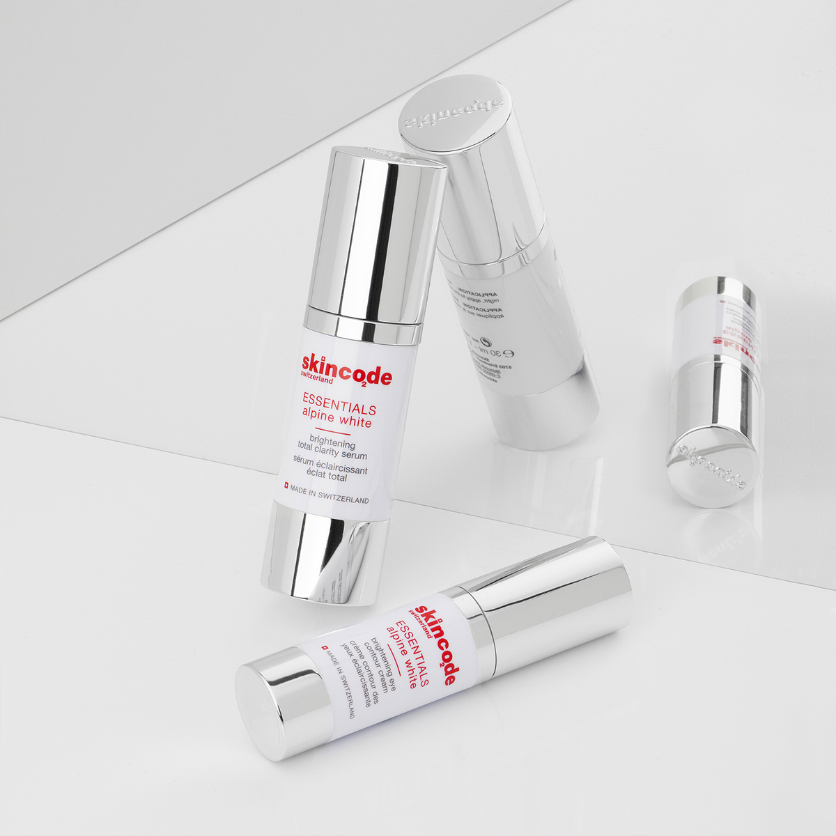 Krem zbardhues për zonën rreth syve SkinCode Brightening Eye Contour, 15 ml