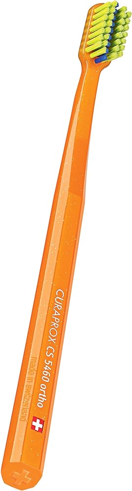 Brushë e dhëmbëve Curaprox ortho ultra soft, e portokalltë