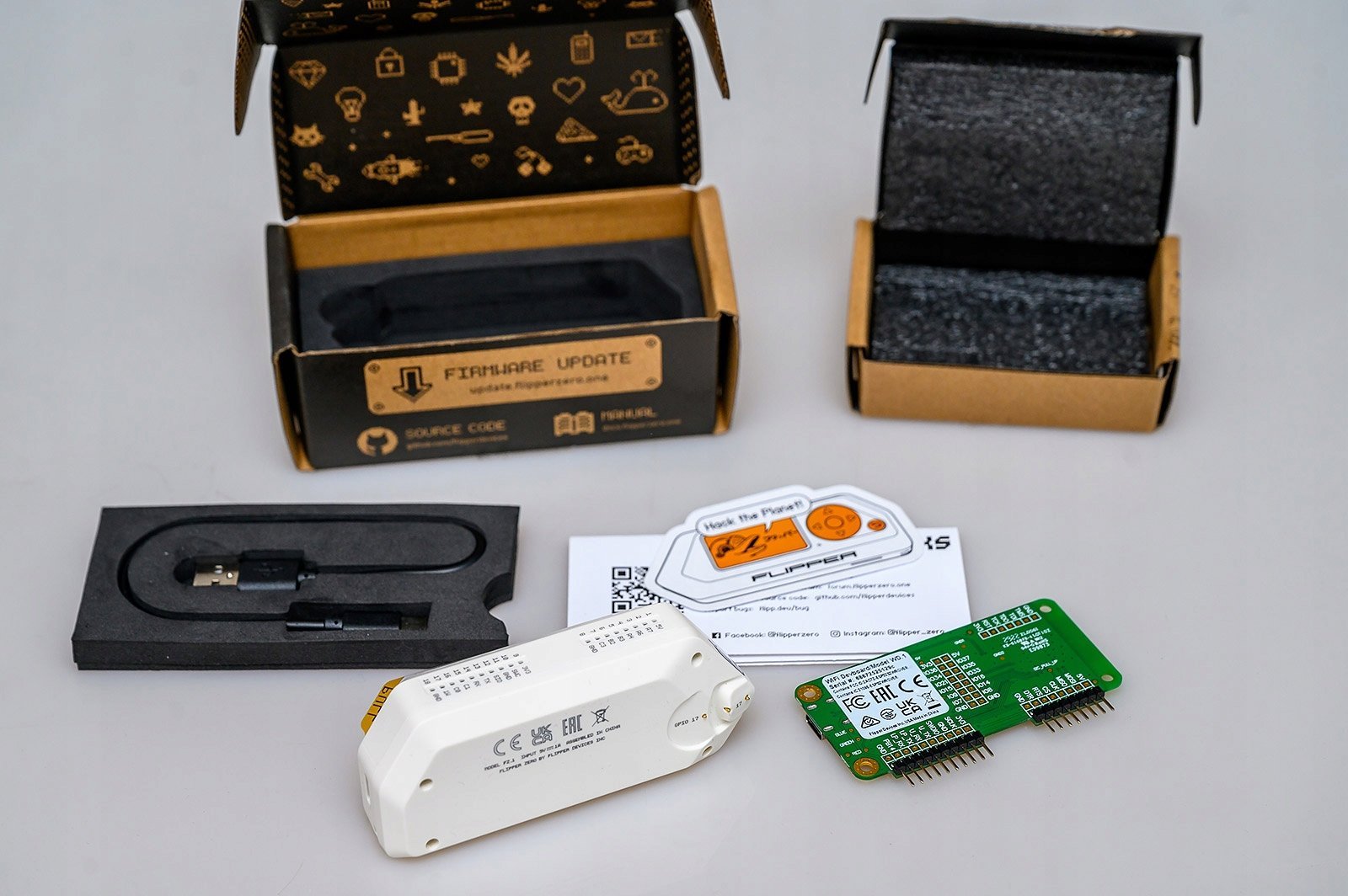 Pajisje multifunksionale Flipper Zero, Bluetooth RFID, e bardhë