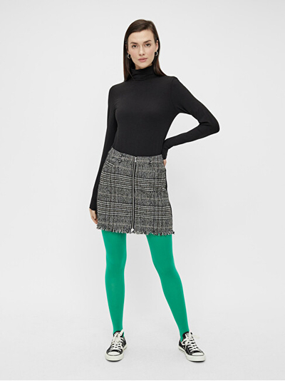 Bluzë për femra Pieces, e zezë