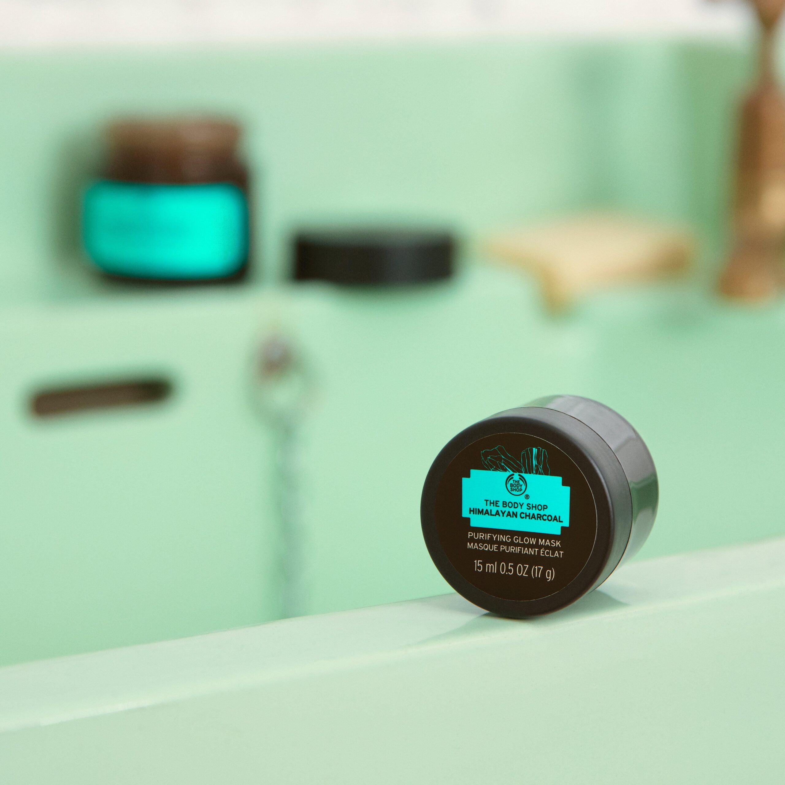 Maskë për fytyrë për Purifikim dhe Shkëlqim The Body Shop, himalayan charcoal