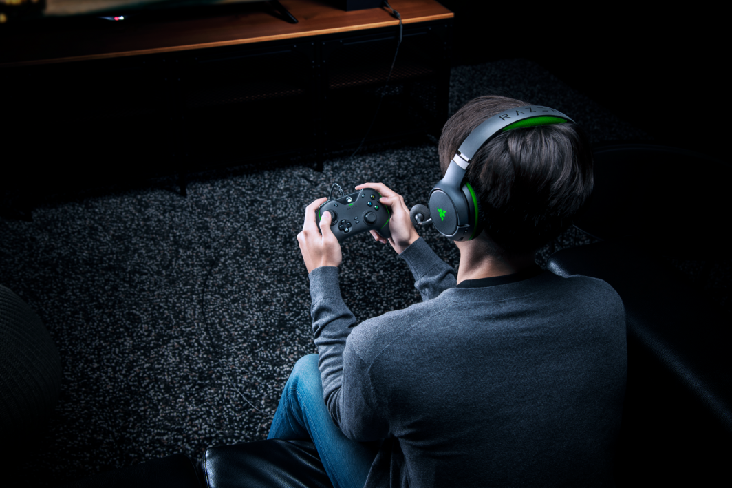 Kontroller Razer Wolverine V2 Xbox Series, me kabllo, i bardhë