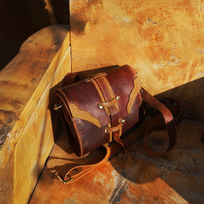 Çantë e vogël krahu me dizajn klasik FD Leather, e kaftë