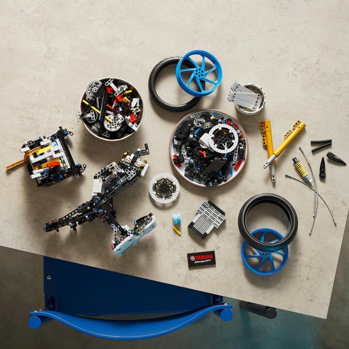 Lodër LEGO® Technic 42159 Yamaha MT-10 SP