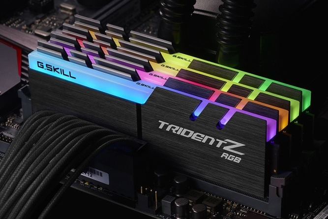 меморија  G.Skill Trident Z RGB, DDR4, 32 GB, 3200 MHz, CL16, F4-3200C16Q-32GTZR