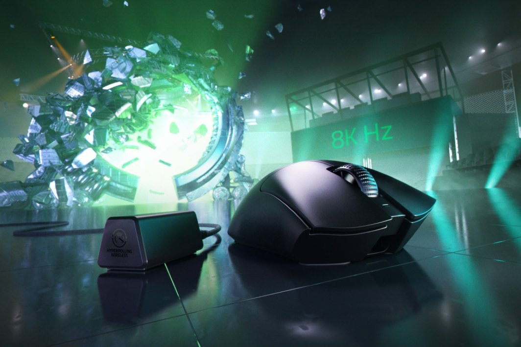 Razer DeathAdder V3 Pro Mouse + HyperPolling Dongle (RZ01-04630300-R3WL), црно