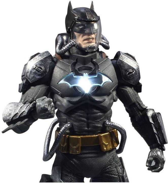 Figurë DC Comics - Batman Hazmat Suite Gold Label, e ndritshme