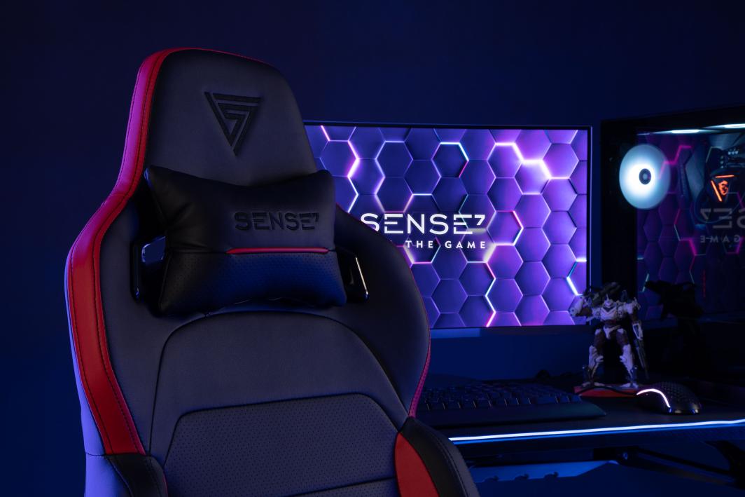 Стол SENSE7 со потпирачи за раце обложени со ткаенина, црн&nbsp;&nbsp; 