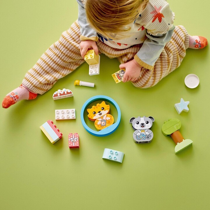 Комплет играчки LEGO® DUPLO® 10977 Моето прво кученце и маче што прават звуци, 22 парчиња