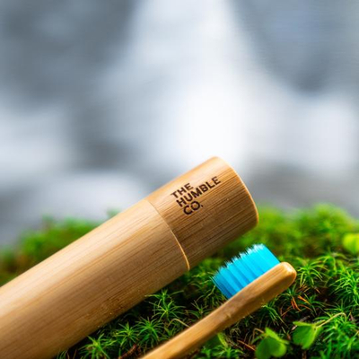 Kuti për furçë dhëmbësh Humble Brush, e kaftë