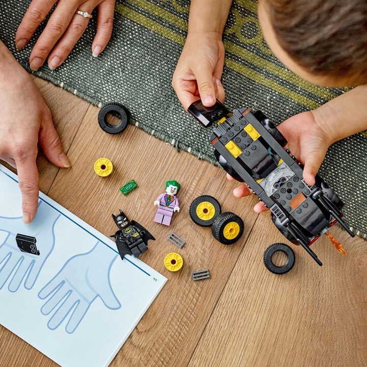 Set LEGO® DC Batman™ 76264 Batmobile Chase: Batman™ Vs. The Joker™