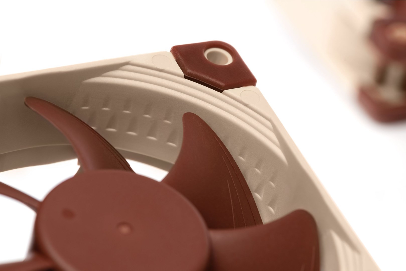 Ftohës Noctua NF-A8 PWM, 8 cm, i bronztë / bezhë